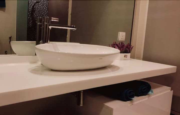 Imagen de la habitación del Hotel Vogue Suites One. Foto 12