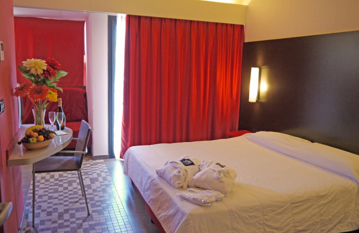 Imagen de la habitación del Hotel Voi Alimini Resort. Foto 7