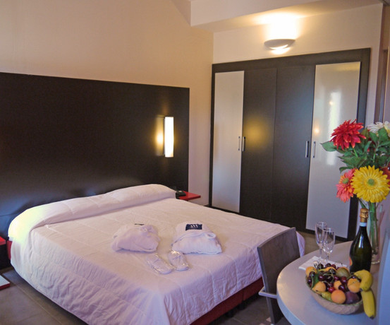 Imagen de la habitación del Hotel Voi Alimini Resort. Foto 8