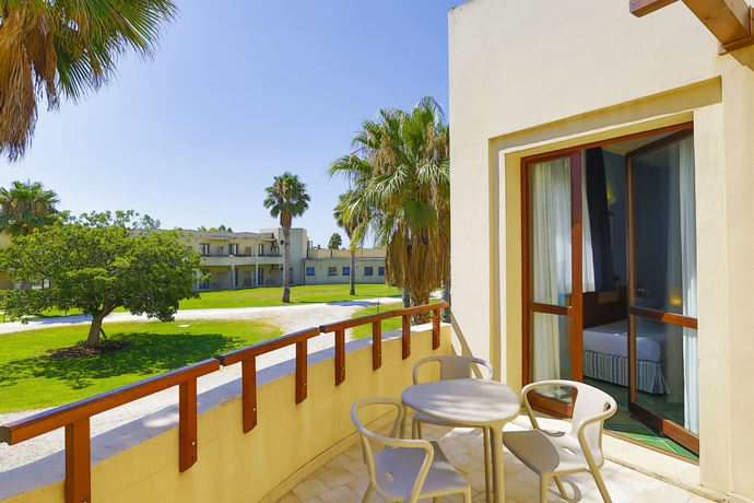 Imagen de los exteriores del Hotel Voi Arenella Resort. Foto 8