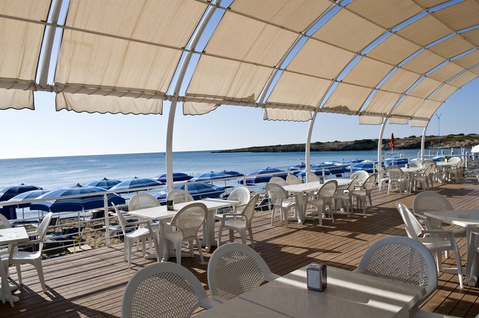 Imagen del bar/restaurante del Hotel Voi Arenella Resort. Foto 5