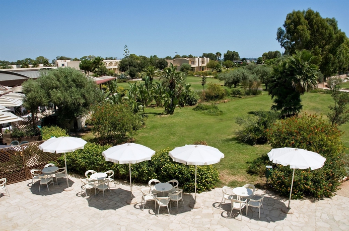 Imagen de los exteriores del Hotel Voi Arenella Resort. Foto 10