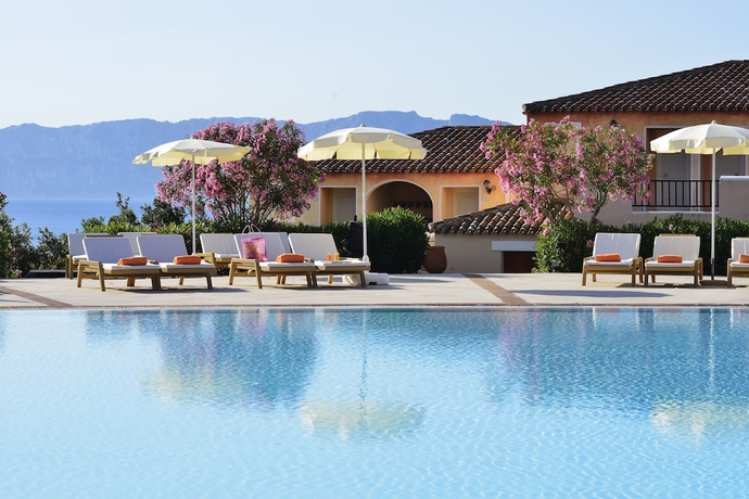 Imagen de la piscina del Hotel Voi Colonna Village. Foto 18