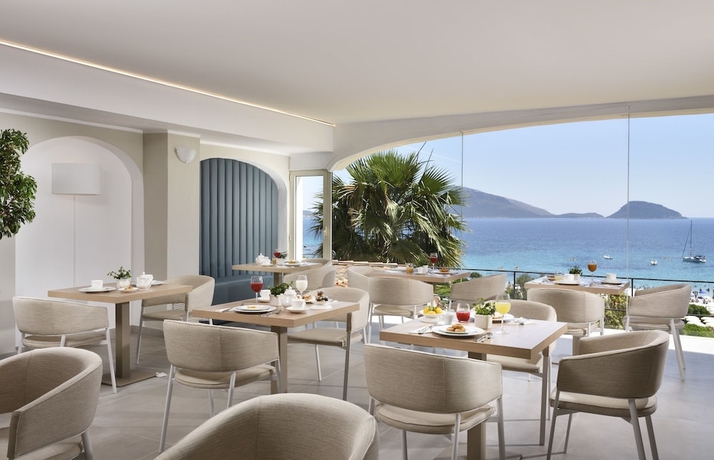 Imagen del bar/restaurante del Hotel Voi Colonna Village. Foto 6