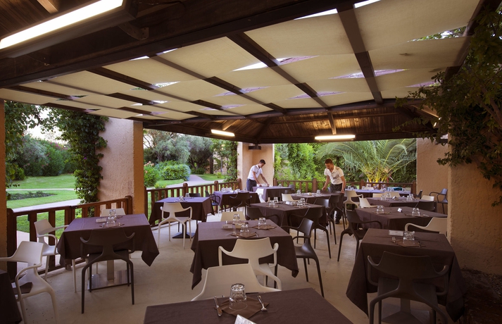 Imagen del bar/restaurante del Hotel Voi Floriana Resort. Foto 5