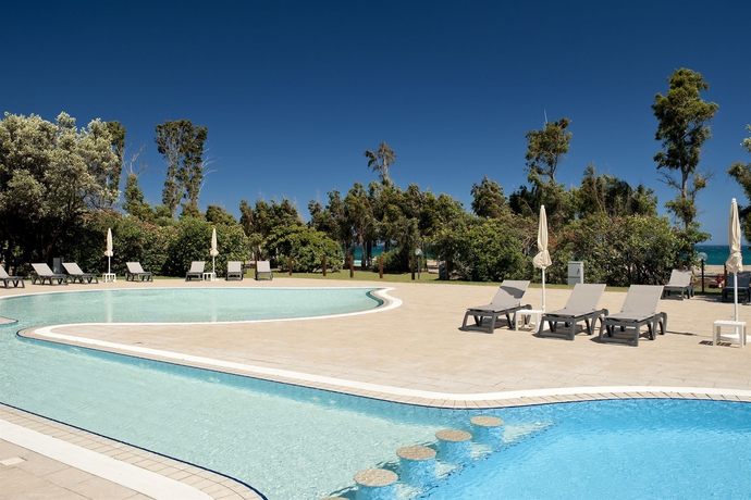 Imagen de la piscina del Hotel Voi Floriana Resort. Foto 16