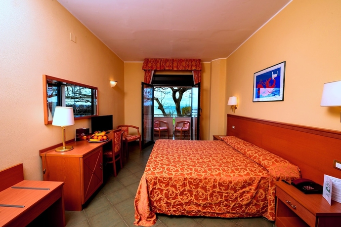 Imagen de la habitación del Hotel Voi Florio Resort. Foto 4