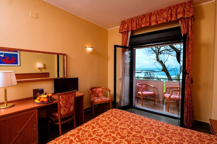 Imagen de la habitación del Hotel Voi Florio Resort. Foto 5