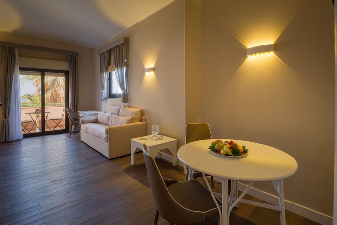 Imagen de la habitación del Hotel Voi Florio Resort. Foto 17
