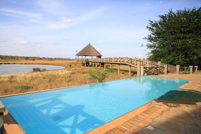 Imagen de la piscina del Hotel Voi Wildlife Lodge. Foto 17