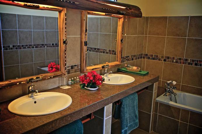 Imagen de la habitación del Hotel Voi Wildlife Lodge. Foto 9