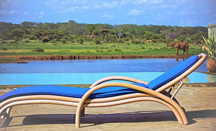 Imagen de la piscina del Hotel Voi Wildlife Lodge. Foto 19