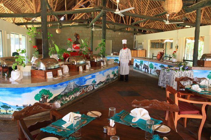 Imagen del bar/restaurante del Hotel Voi Wildlife Lodge. Foto 2