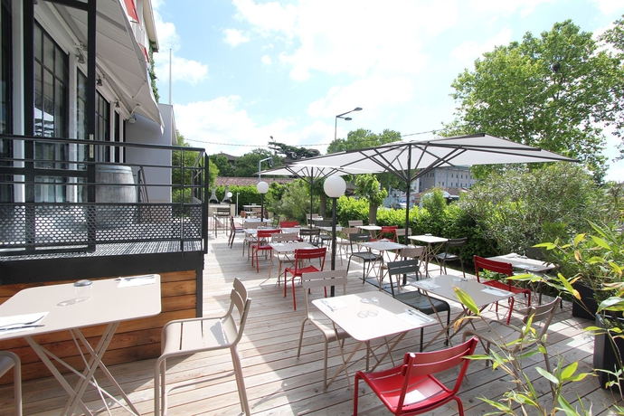 Imagen del bar/restaurante del Hotel Vol De Nuit. Foto 2