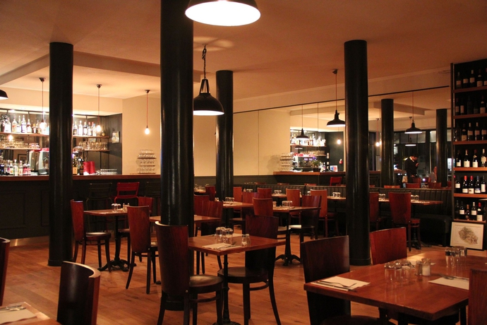 Imagen del bar/restaurante del Hotel Vol De Nuit. Foto 4