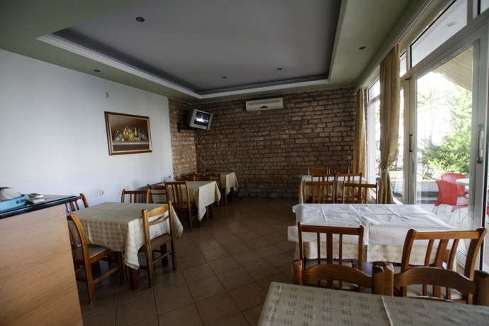 Imagen del bar/restaurante del Hotel Vola, Sarande. Foto 2