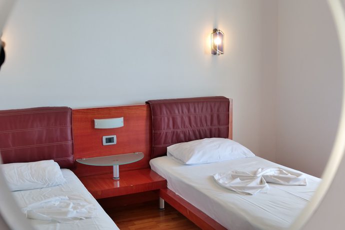 Imagen de la habitación del Hotel Vola, Sarande. Foto 9