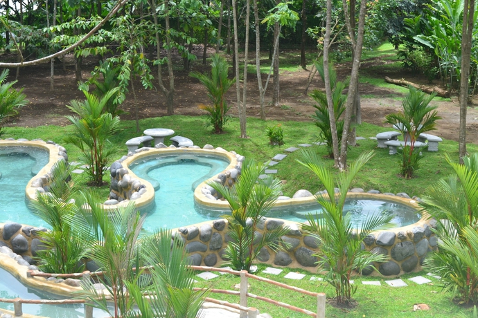 Imagen de la piscina del Hotel Volcano Lodge and Thermal Experience. Foto 5