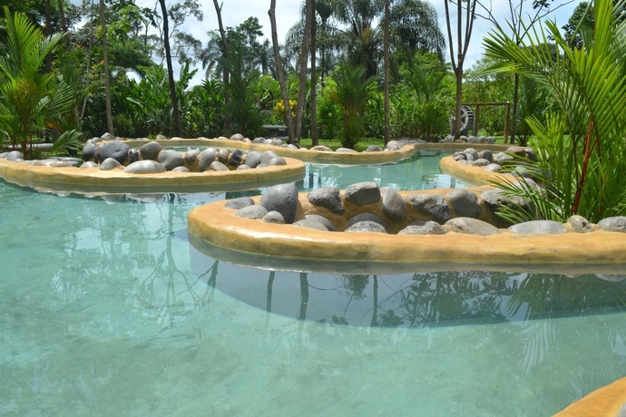 Imagen de la piscina del Hotel Volcano Lodge and Thermal Experience. Foto 7