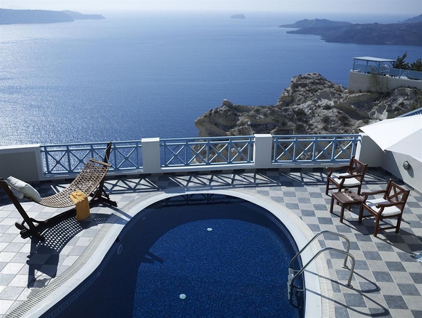 Imagen de la piscina del Hotel Volcano View Santorini. Foto 13