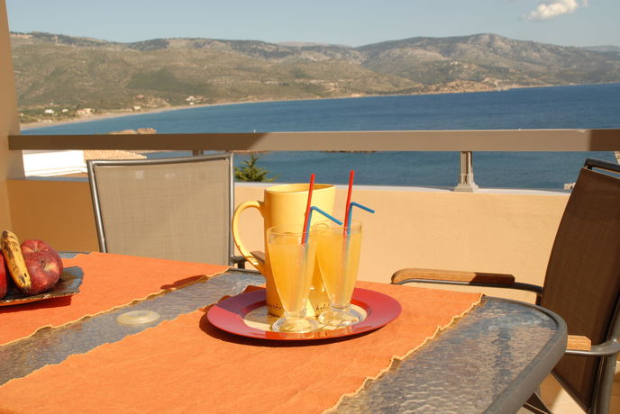 Imagen del bar/restaurante del Hotel Volissos Holiday Homes. Foto 2