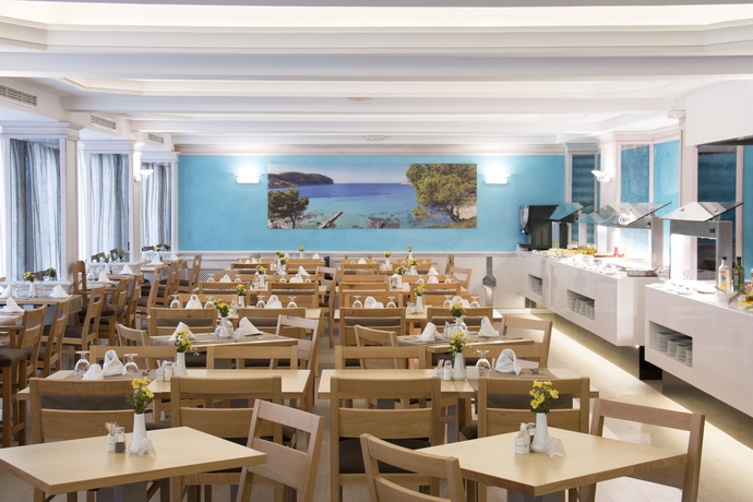Imagen del bar/restaurante del Hotel Voramar Mallorca. Foto 2