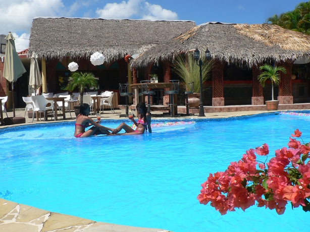 Imagen de la piscina del Hotel Voramar, Sos&uacute;a. Foto 15