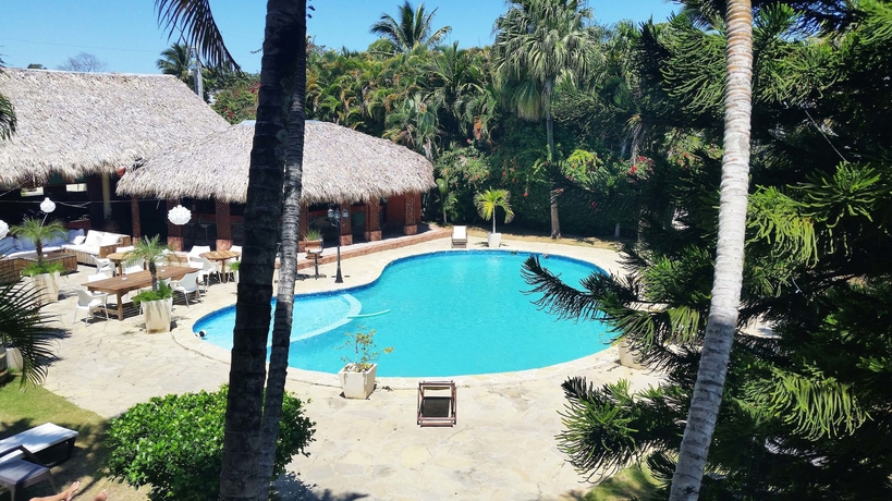 Imagen de la piscina del Hotel Voramar, Sos&uacute;a. Foto 16