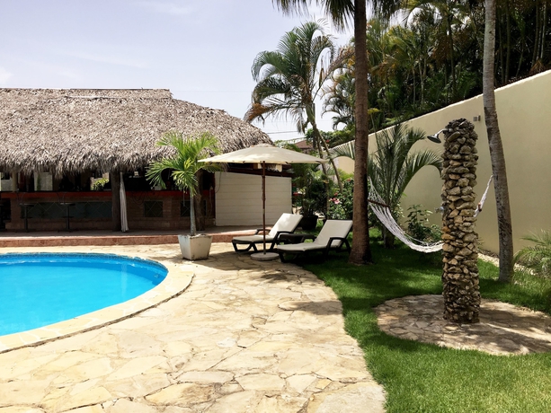 Imagen de la piscina del Hotel Voramar, Sos&uacute;a. Foto 17