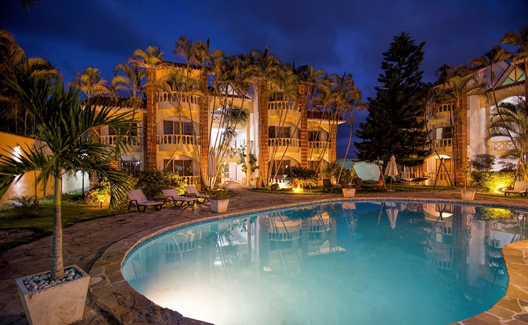 Imagen de la piscina del Hotel Voramar, Sos&uacute;a. Foto 19