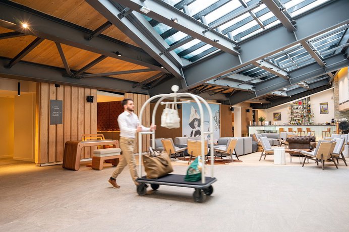 Imagen de los interiores del Hotel VoulezVous by Les Etincelles. Foto 19