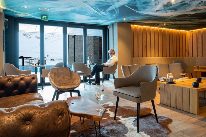 Imagen del bar/restaurante del Hotel VoulezVous by Les Etincelles. Foto 3