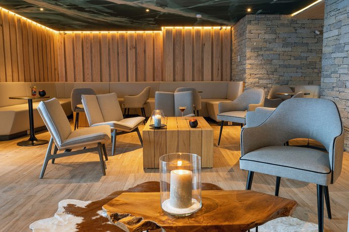 Imagen del bar/restaurante del Hotel VoulezVous by Les Etincelles. Foto 4