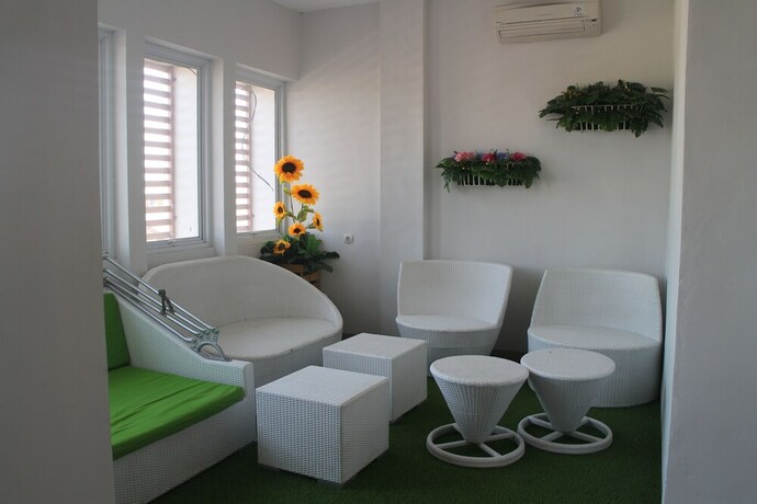 Imagen del bar/restaurante del Hotel Voxstay Karawang, Karawang. Foto 7