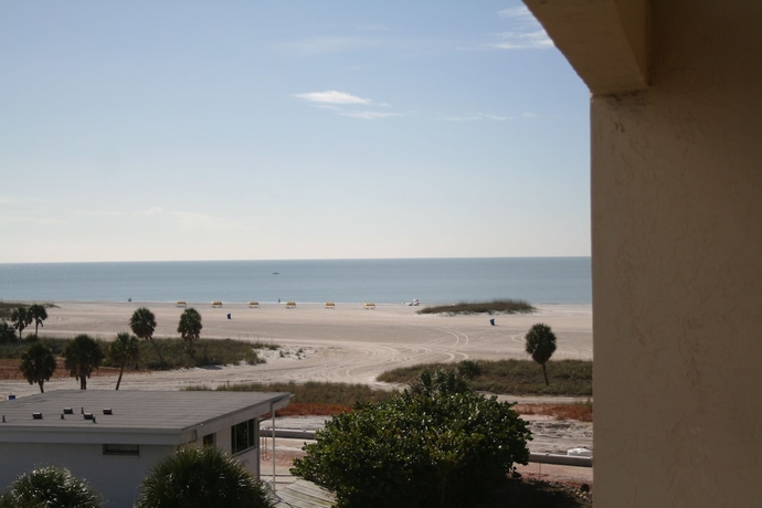 Imagen de la habitación del Hotel Voyager Beach Club. Foto 9