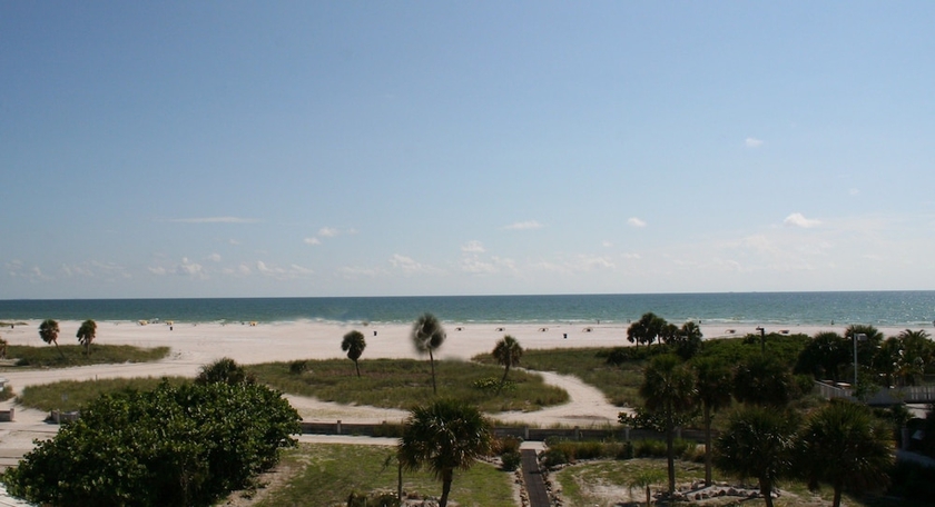 Imagen de la habitación del Hotel Voyager Beach Club. Foto 10