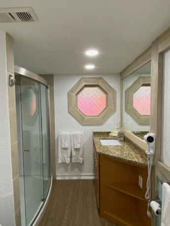 Imagen de la habitación del Hotel Voyager Beach Club. Foto 12