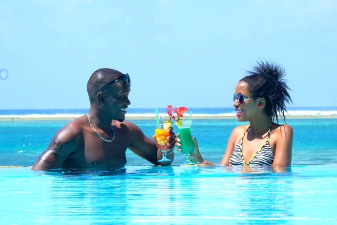 Imagen de la piscina del Hotel Voyager Beach Resort. Foto 14