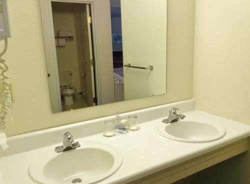 Imagen de la habitación del Hotel Voyager Inn, St Ignace. Foto 3