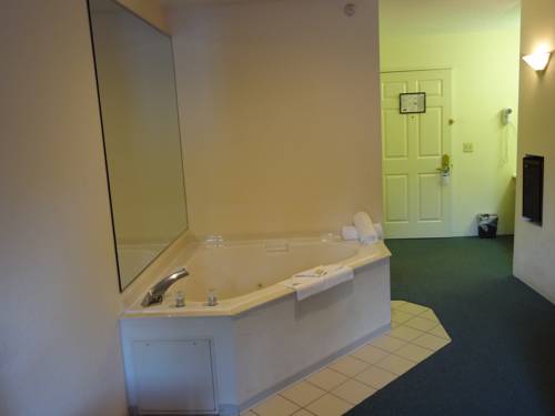 Imagen de la habitación del Hotel Voyager Inn, St Ignace. Foto 10