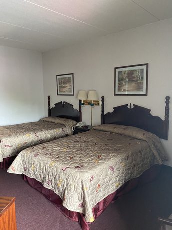 Imagen de la habitación del Hotel Voyageur Inn And Conference Center. Foto 6