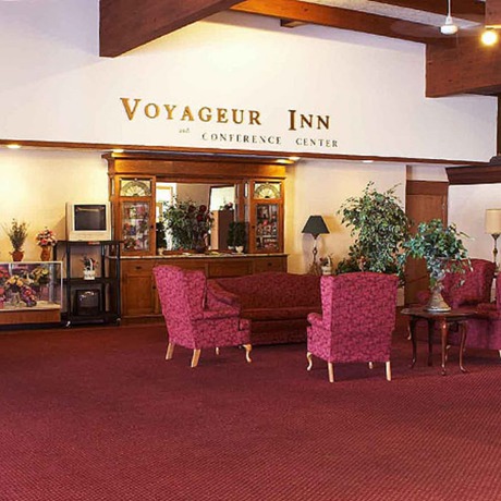 Imagen de los interiores del Hotel Voyageur Inn And Conference Center. Foto 18