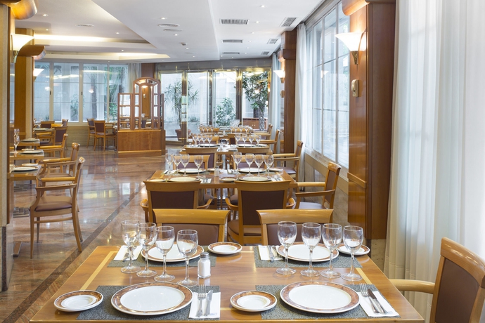 Imagen del bar/restaurante del Hotel Vp Jardín De Tres Cantos. Foto 5