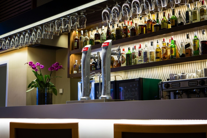 Imagen del bar/restaurante del Hotel Vp Jardin De Recoletos. Foto 2