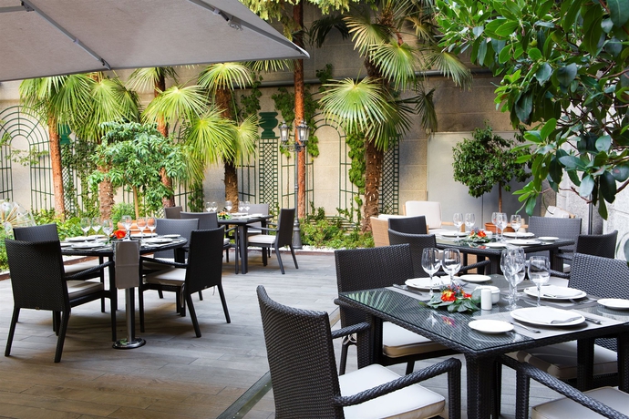 Imagen del bar/restaurante del Hotel Vp Jardin De Recoletos. Foto 3