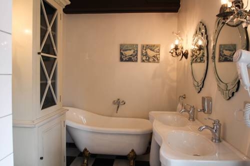 Imagen de la habitación del Hotel Vraa Slotshotel, Tylstrup. Foto 8