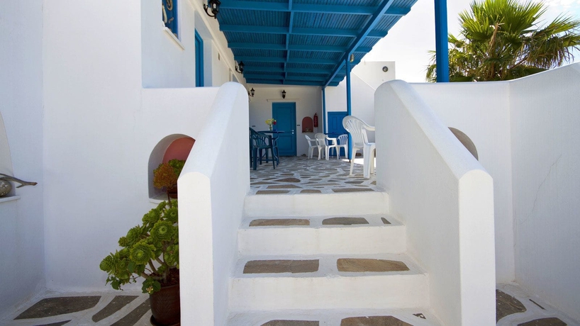Imagen de los exteriores del Hotel Vrahia Studios. Foto 9