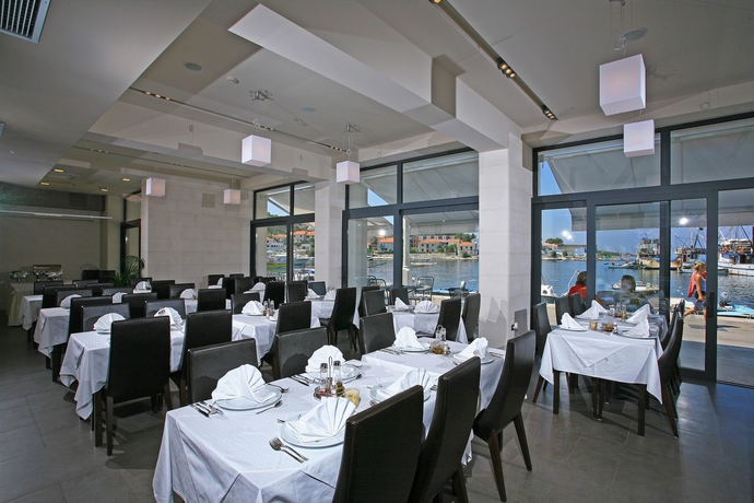 Imagen del bar/restaurante del Hotel Vrilo. Foto 4