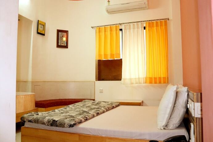 Imagen de la habitación del Hotel Vrinda. Foto 15