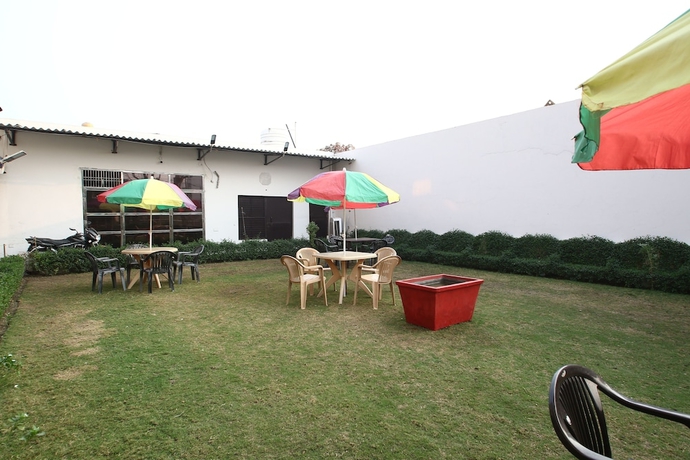 Imagen del bar/restaurante del Hotel Vrinda Palace. Foto 3